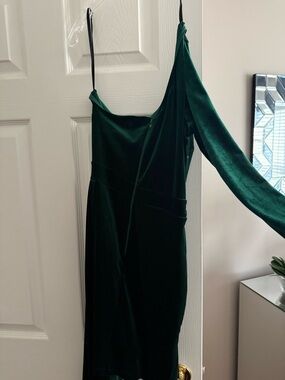 Windsor Deep Green Velvet One-Shoulder Dress